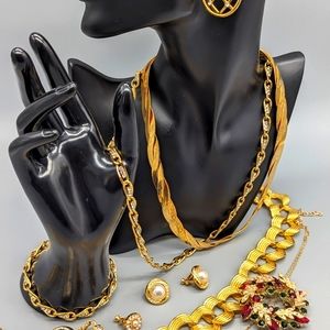 "Offering a discounted selection of exquisite golden tone jewelry."